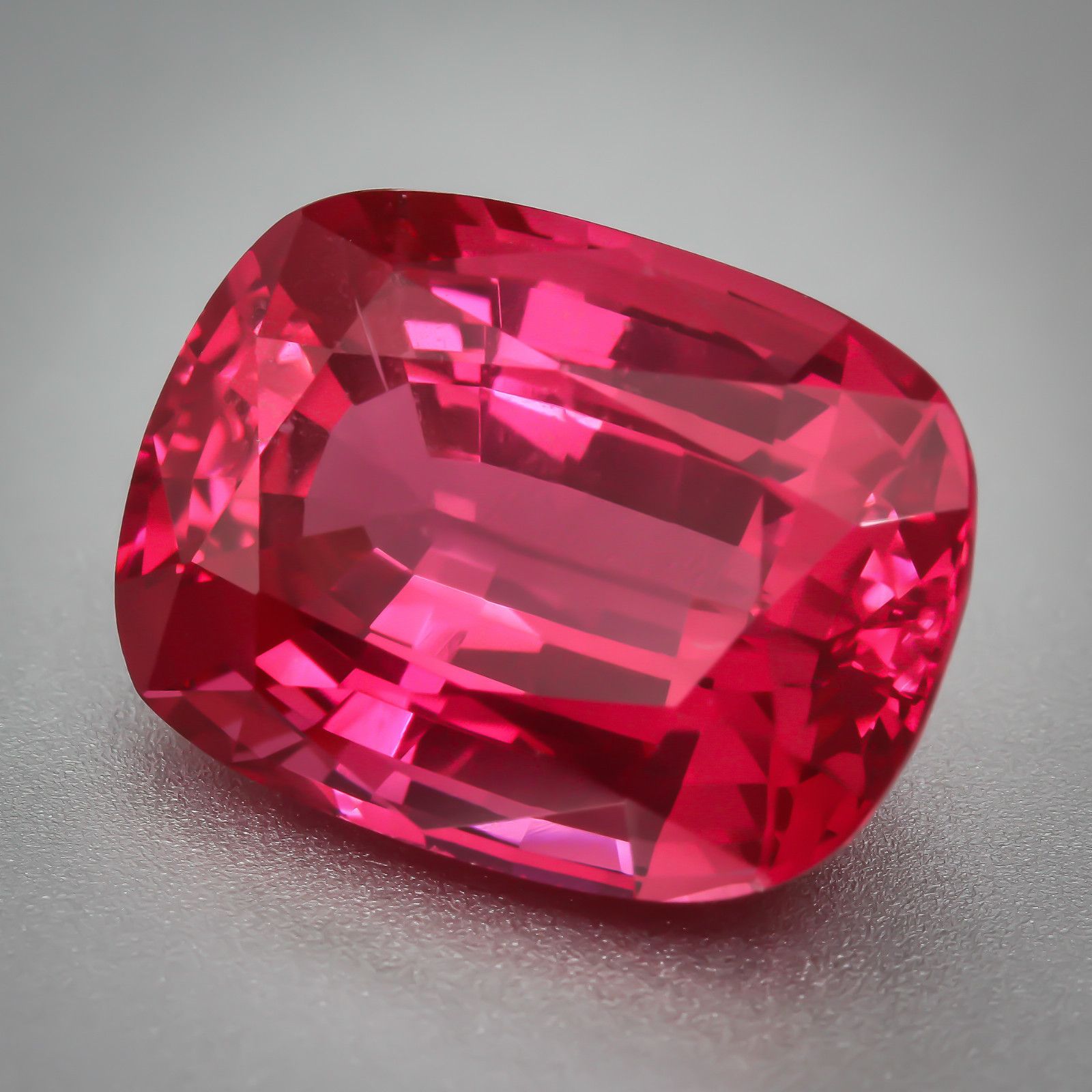 Spinel gemstones